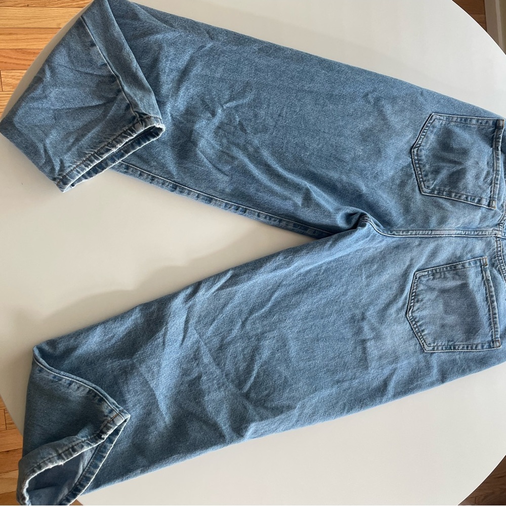 Forever 21 Light Wash Ripped Jeans - Picture 4 of 6